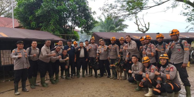 Kabaharkam Polri Tinjau Posko Bencana di Aceh Tamiang