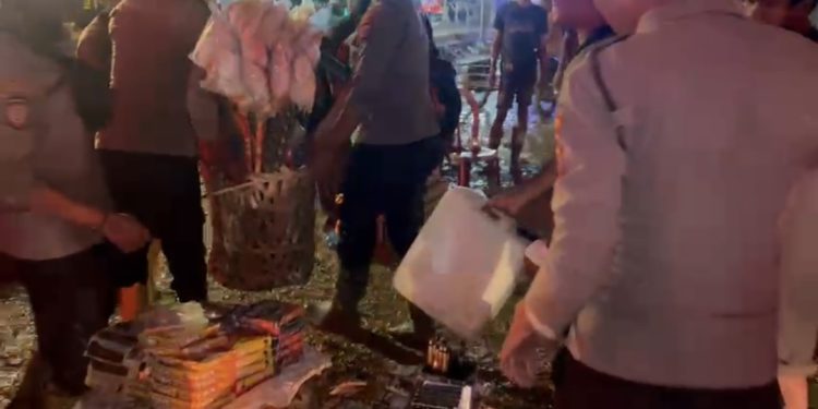 Polri Lakukan Pembersihan Pascabanjir di Aceh Tamiang