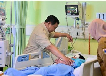 Presiden Prabowo Kunjungi Korban Kecelakaan di SDN 01 Kalibaru