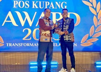 Kapolres Sumba Timur Dianugerahi Pos Kupang Award 2025 atas Dedikasi Ungkap Kasus Kriminal