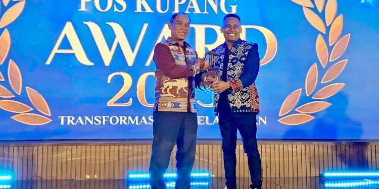 Kapolres Sumba Timur Dianugerahi Pos Kupang Award 2025 atas Dedikasi Ungkap Kasus Kriminal