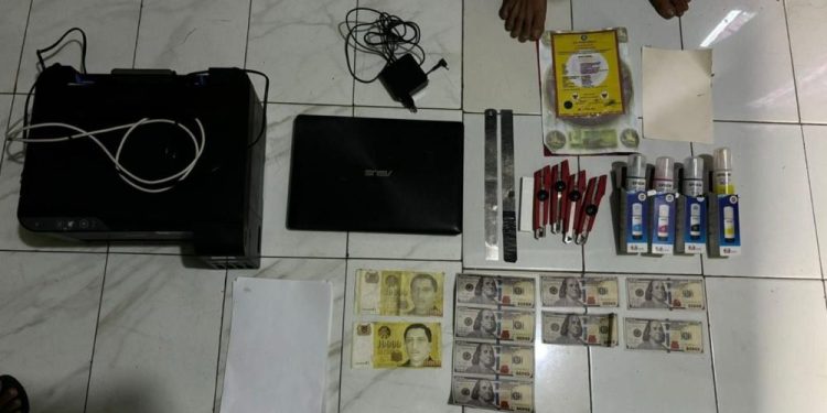 Polda Metro Jaya Amankan Dua Pelaku Pembuat Uang Palsu Mata Uang Asing