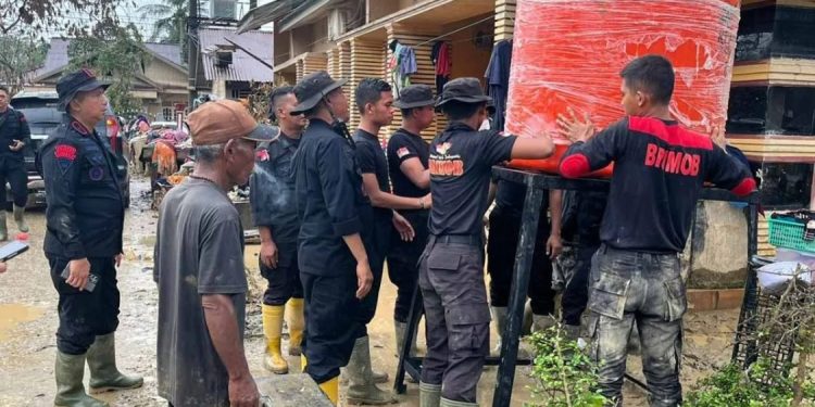 Brimob Polri Distribusikan 387 Tandon Air Bersih di Aceh