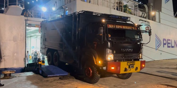 Kapal PT Pelni Bawa Pasukan dan Logistik Polri Tiba di Belawan untuk Penanganan Bencana