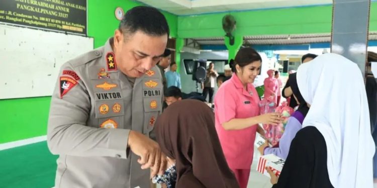 Kapolda Babel dan Ketua Bhayangkari Kunjungi Panti Jompo dan Panti Asuhan di Pangkalpinang