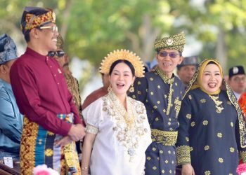 Pawai Budaya HJB ke-196 di Batam Tampilkan Keberagaman Pakaian Adat