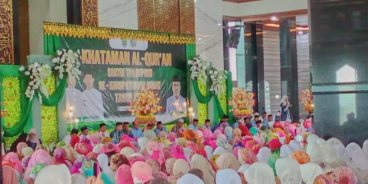 Ribuan Santri di Balangan Selesaikan Khataman Al-Qur’an Massal