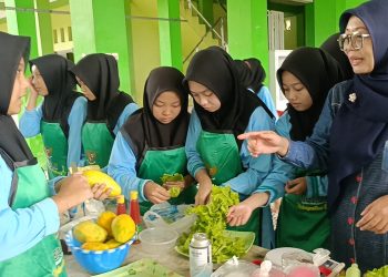 Baznas Batang Latih Santriwati Berbisnis Kuliner Kekinian