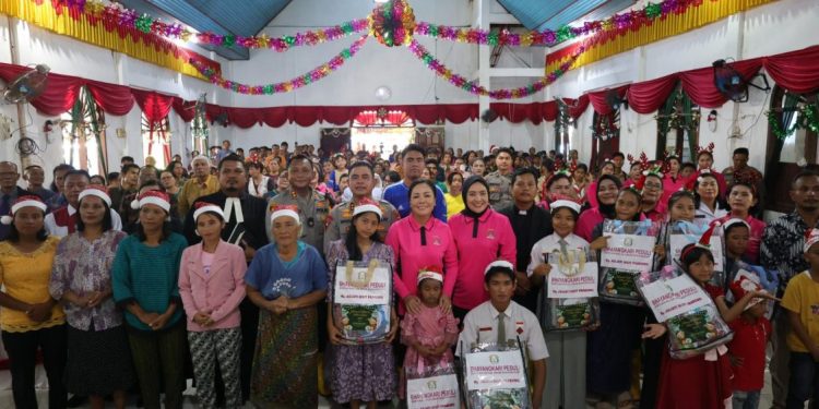 Kapolda Sumut Rayakan Natal Bersama Korban Bencana di Tapanuli Selatan