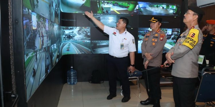 Polri Lakukan Pengecekan Pos Pelayanan Nataru di Stasiun Gambir