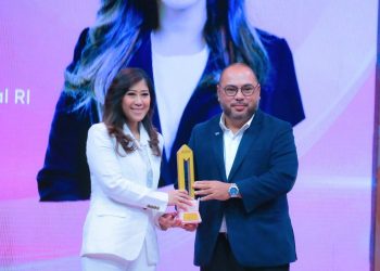 Meutya Hafid Terima Penghargaan Wonder Mom Awards 2025