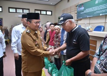 Pemkot Jambi Distribusikan Bantuan Baznas untuk Guru Ngaji dan Pelaksana Fardhu Kifayah