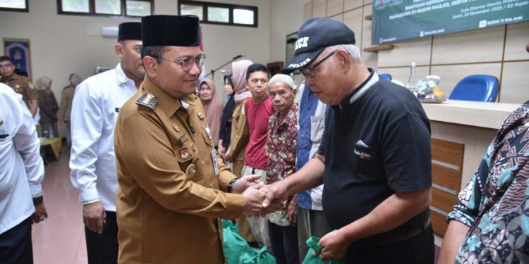 Pemkot Jambi Distribusikan Bantuan Baznas untuk Guru Ngaji dan Pelaksana Fardhu Kifayah