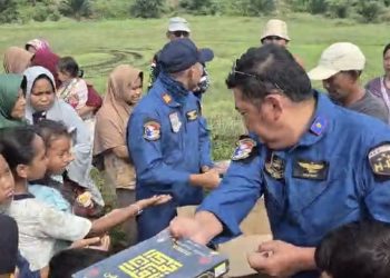 Bantuan Al-Qur’an untuk Korban Banjir di Aceh Tamiang oleh Pilot dan Kru Helikopter