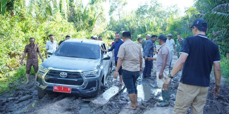 Bupati Nagan Raya Tinjau Infrastruktur dan Situs Sejarah di Pedalaman