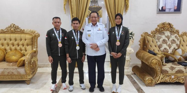 Gubernur Gorontalo Berikan Penghargaan kepada Atlet Berprestasi di SEA Games 2025