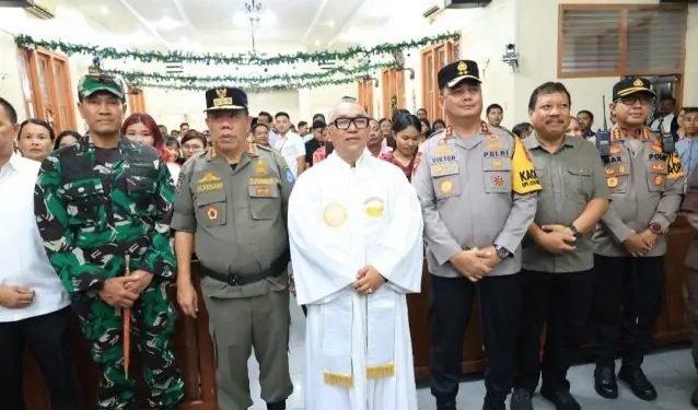 Kapolda dan Gubernur Babel Tinjau Keamanan Gereja di Pangkalpinang pada Malam Natal