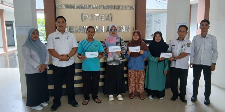 Baznas Balangan Distribusikan Zakat untuk Fakir Miskin dan Guru Mengaji