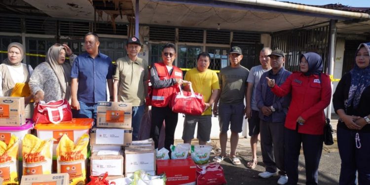 Wali Kota Pontianak Berikan Bantuan untuk Korban Kebakaran di Siantan Hulu