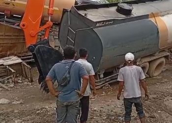 Polres Aceh Tamiang Lakukan Evakuasi Truk Tangki Pascabanjir Bandang