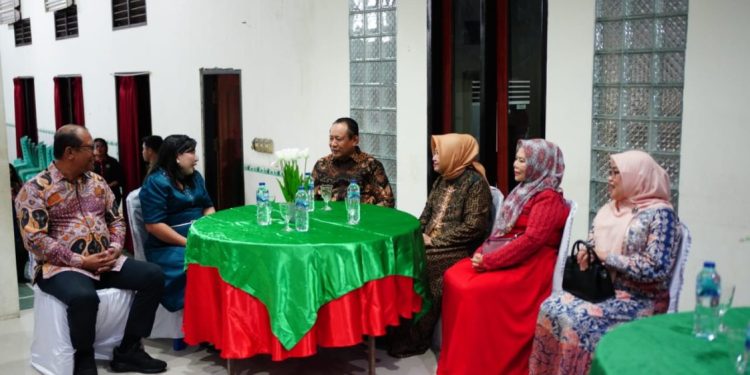 Gubernur Gorontalo Jalin Silaturahmi dengan Umat Kristiani Saat Natal