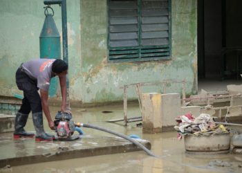 Polri dan Brimob Aceh Bantu Atasi Banjir di Kompi Senapan A Yonif 111 Aceh Tamiang