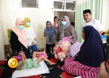 Wakil Gubernur Gorontalo Kunjungi Pasien Anak di Bone Bolango