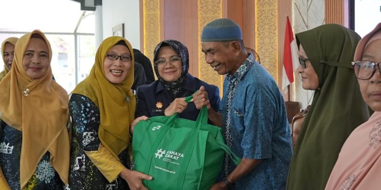 TP PKK Siak dan Mitra Salurkan Bantuan Sembako di 14 Kecamatan