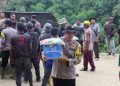 Polisi Distribusikan Bantuan Logistik ke Daerah Terpencil di Aceh Tengah