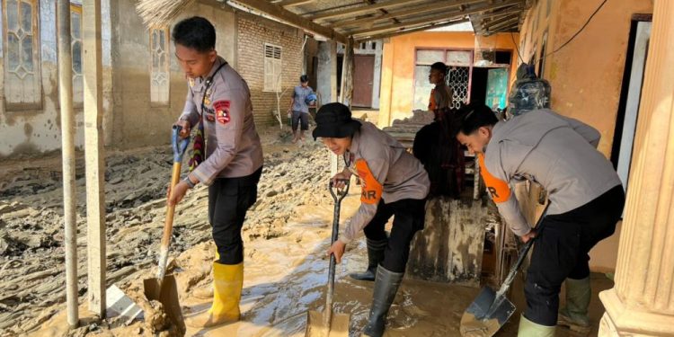 Brimob Polri Bantu Pemulihan di Padang Pariaman dengan Fasilitas Air Bersih dan Infrastruktur