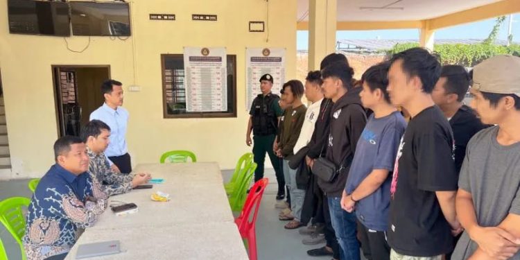 Kemlu RI Berhasil Pulangkan Sembilan WNI dari Kamboja