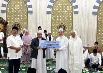 Gubernur Kalbar Salurkan Bantuan untuk Rumah Ibadah di Sambas dan Mempawah
