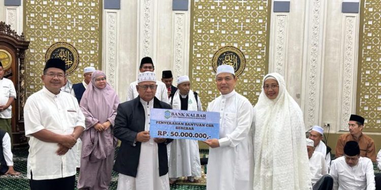 Gubernur Kalbar Salurkan Bantuan untuk Rumah Ibadah di Sambas dan Mempawah