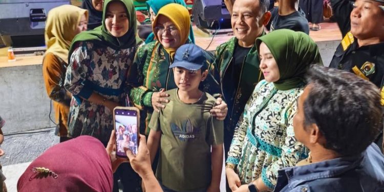 Jaket Khusus Bupati Siak Terjual Rp8 Juta untuk Bantuan Bencana