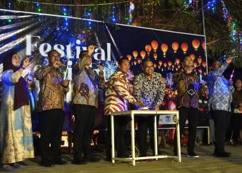 Ribuan Warga Batang Meriahkan Festival of Light Sambut Tahun Baru