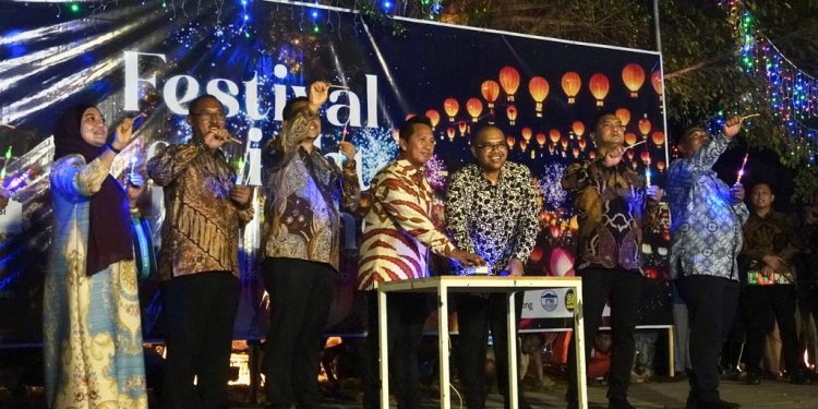 Ribuan Warga Batang Meriahkan Festival of Light Sambut Tahun Baru