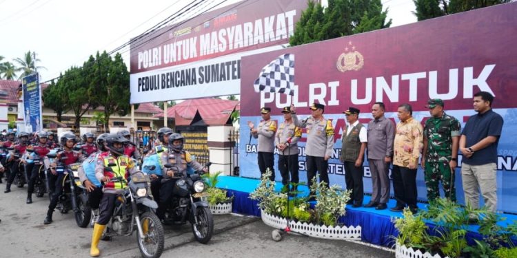 Wakapolri Pantau Penyaluran Bantuan Polri di Padang Pariaman