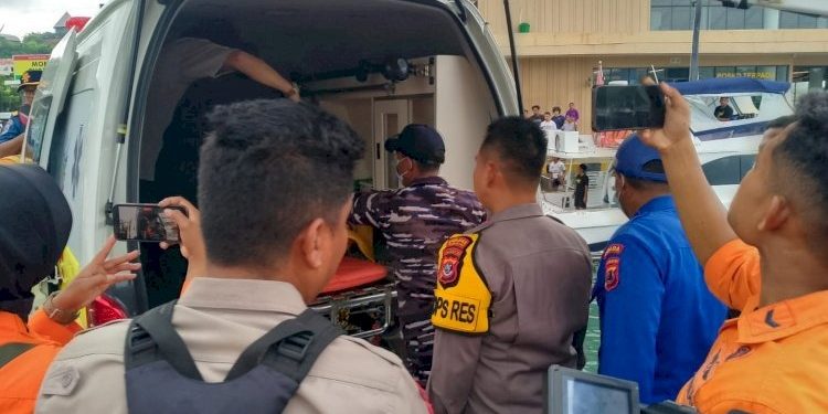 Penemuan Jenazah Korban KM Putri Sakinah di Selat Padar