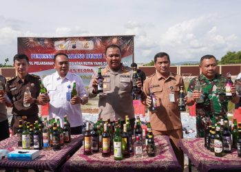 Polres Blora Musnahkan Ribuan Botol Minuman Keras