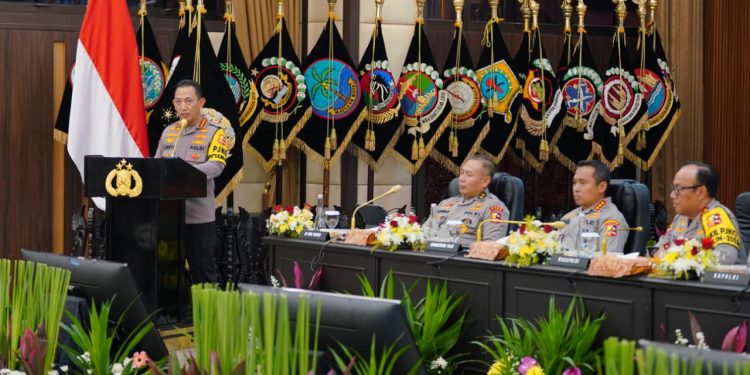 Kapolri Sampaikan Rilis Akhir Tahun 2025, Ajak Doakan Korban Bencana di Sumatera