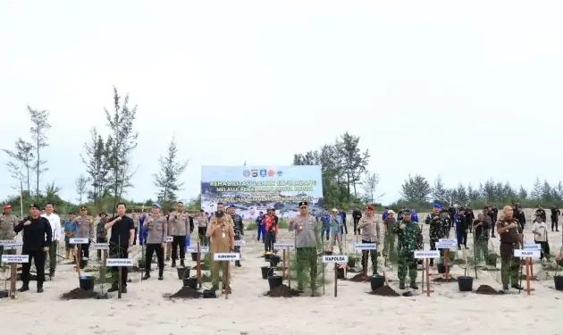 Kapolda Bangka Belitung Pimpin Penanaman 5.000 Pohon di Lahan Eks Tambang