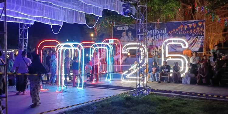 Festival Lampu Batang Meriahkan Malam Tahun Baru