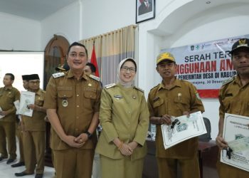 Pemkab Lumajang Serahkan 29 Ambulans Desa untuk Tingkatkan Layanan Darurat