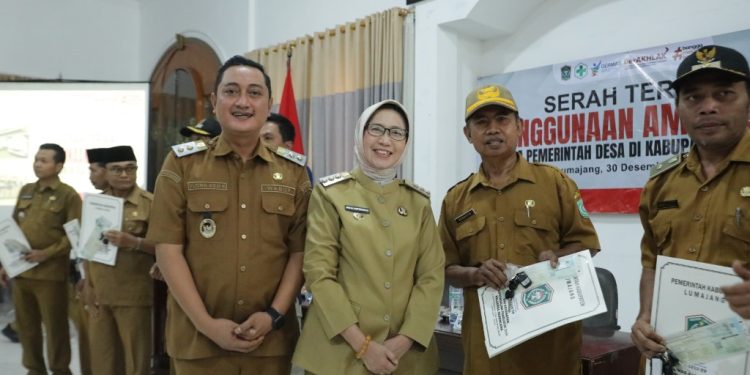 Pemkab Lumajang Serahkan 29 Ambulans Desa untuk Tingkatkan Layanan Darurat