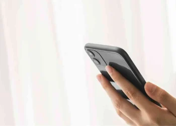 Ilustrasi gambar iklan pop up di hp