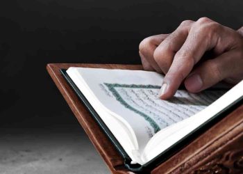 Ilustrasi gambar membaca al-quran