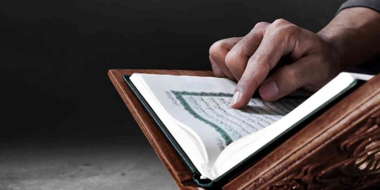 Ilustrasi gambar membaca al-quran