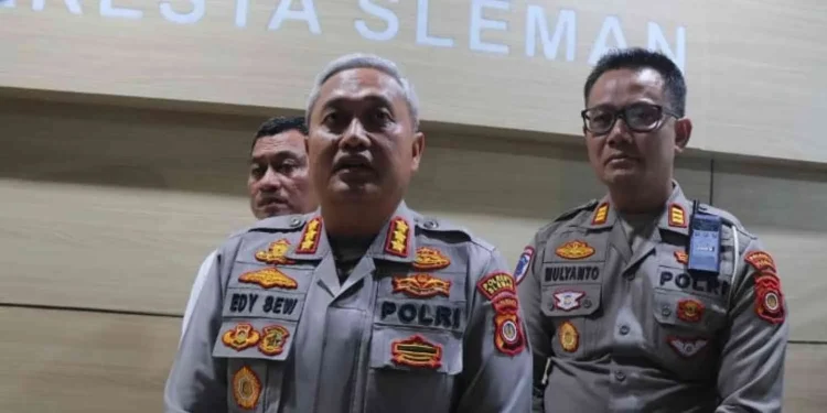 Kapolresta Sleman Kombes Pol Edy Setyanto E.W., S.I.K., M.H. saat Door Stop kepada media
