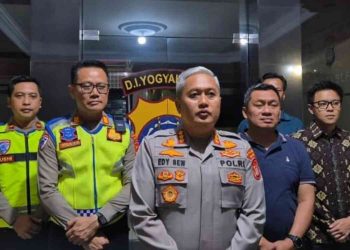 Kapolresta Sleman memberikan keterangan pers terkait perkembangan penanganan kasus viral penjambretan di kawasan Jalan Janti, Sleman, kepada awak media