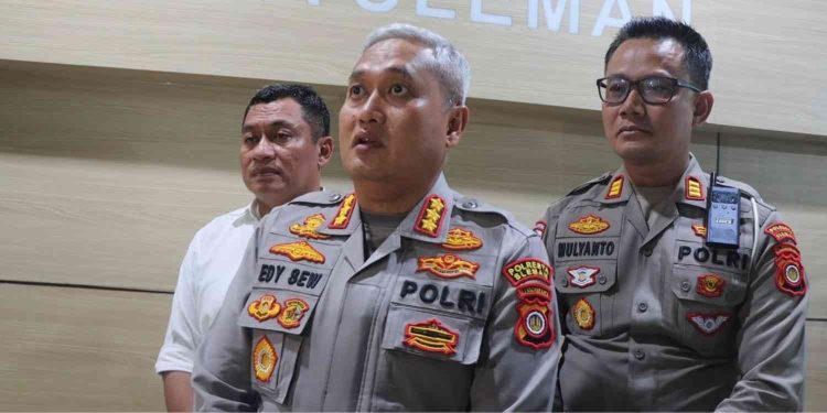 Kapolresta Sleman memberikan keterangan pers terkait update kasus penjambretan yang berujung kecelakaan lalu lintas, di Mapolresta Sleman